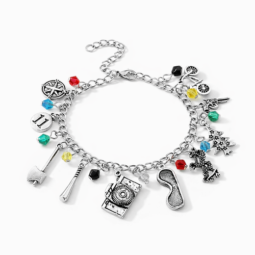 Hawkins Relics – Pulsera con charms temáticos
